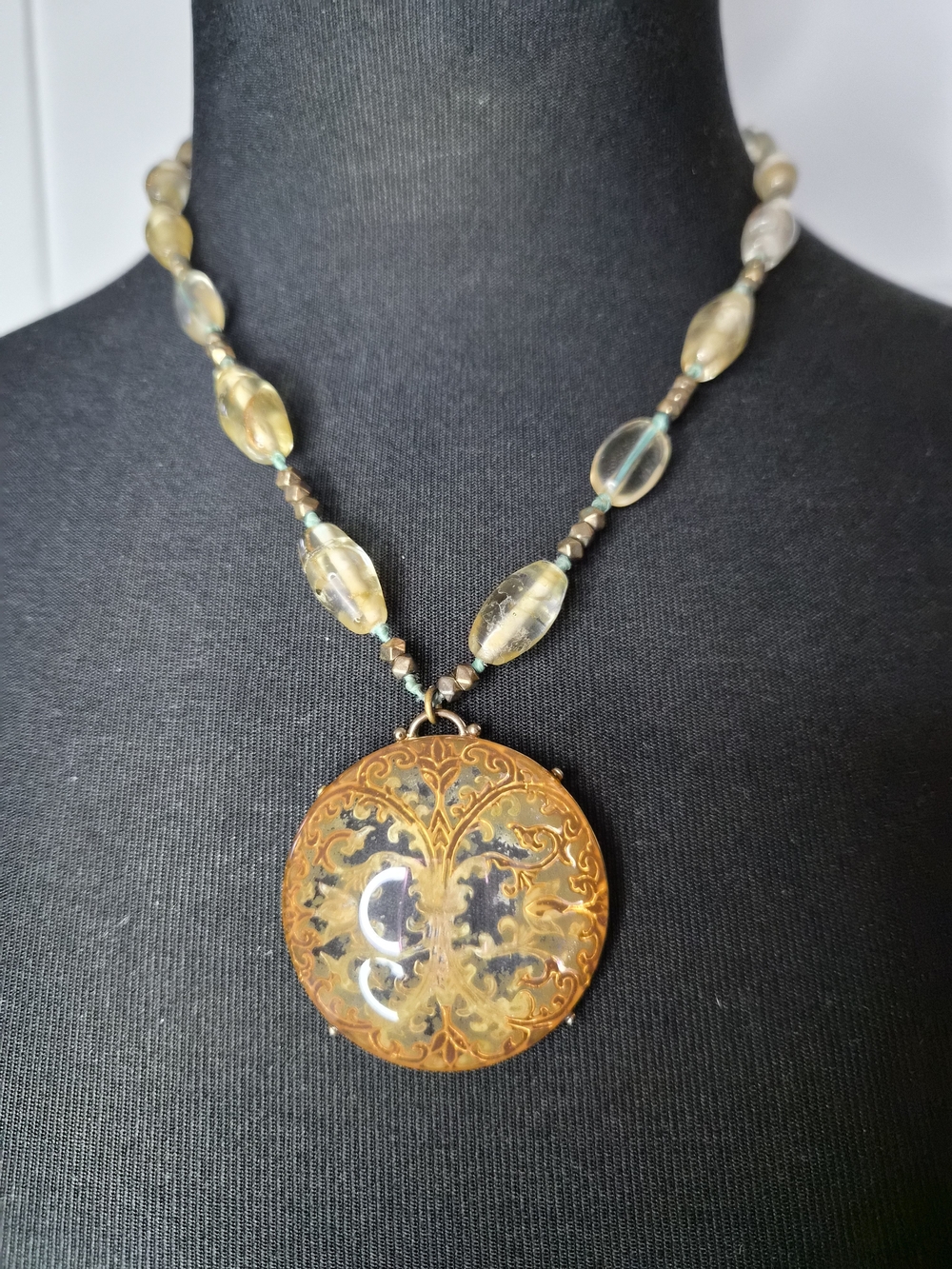 Vintage Gold-Tone Filigree Pendant Necklace with Amber Beads